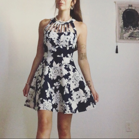 Le Château navy and white floral dressed - Picture 1 of 10